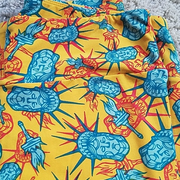 LulaRoe Lady Liberty Stretch Leggings Tall & Curvy - Picture 3 of 7